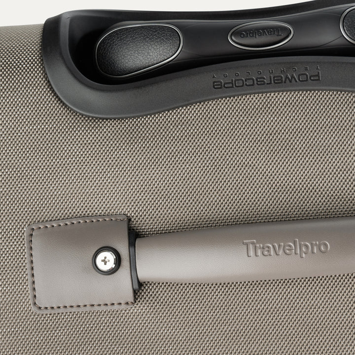 Check-In Grande Travelpro® Platinum Elite en Metallic Sand