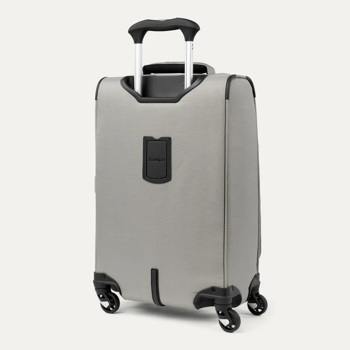 Set de Travelpro® Maxlite 5 Carry On + Check-In mediana en Champagne
