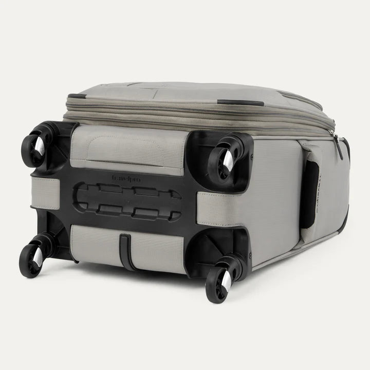 Set de Travelpro® Maxlite 5 Carry On + Check-In mediana en Champagne