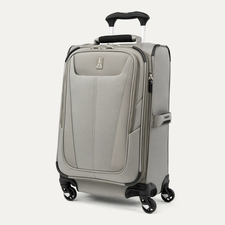 Set de Travelpro® Maxlite 5 Carry On + Check-In mediana en Champagne